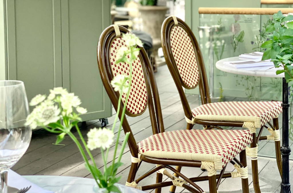 Prisvärda utemöbler för hotell och restaurang – Hållbar design för nordiskt klimat